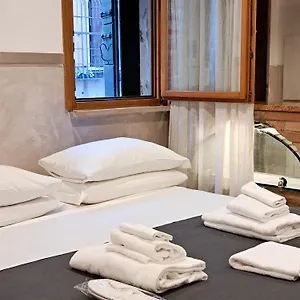 lovely-and-quiet-cannaregio.hotelslidodijesolo.com/
